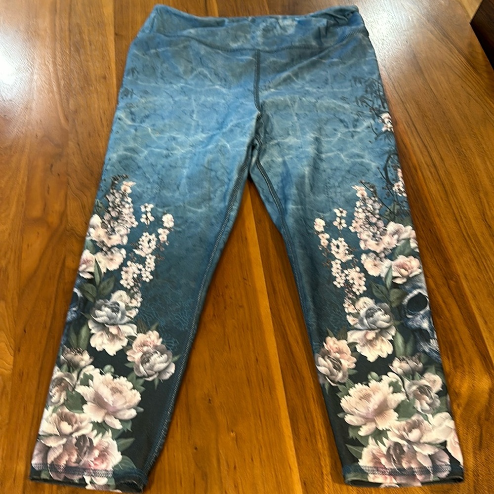 Evolution and Creation 7/8 Length Floral w/sklull leggings